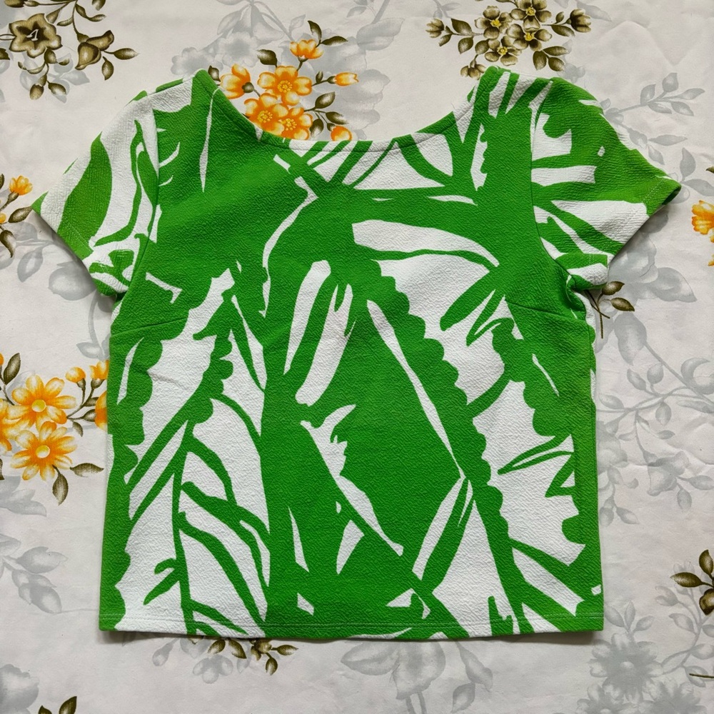 Lilly Pulitzer Size XS Green & White Short Sleeve Blouse
